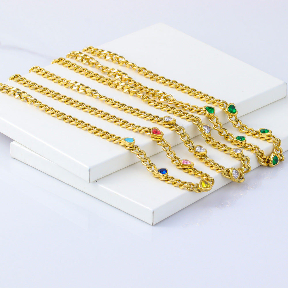 Collana Minimalista a Cuore in Acciaio al Titanio da Donna con Placcatura in Oro 18K e Intarsio di Zirconi Colorati