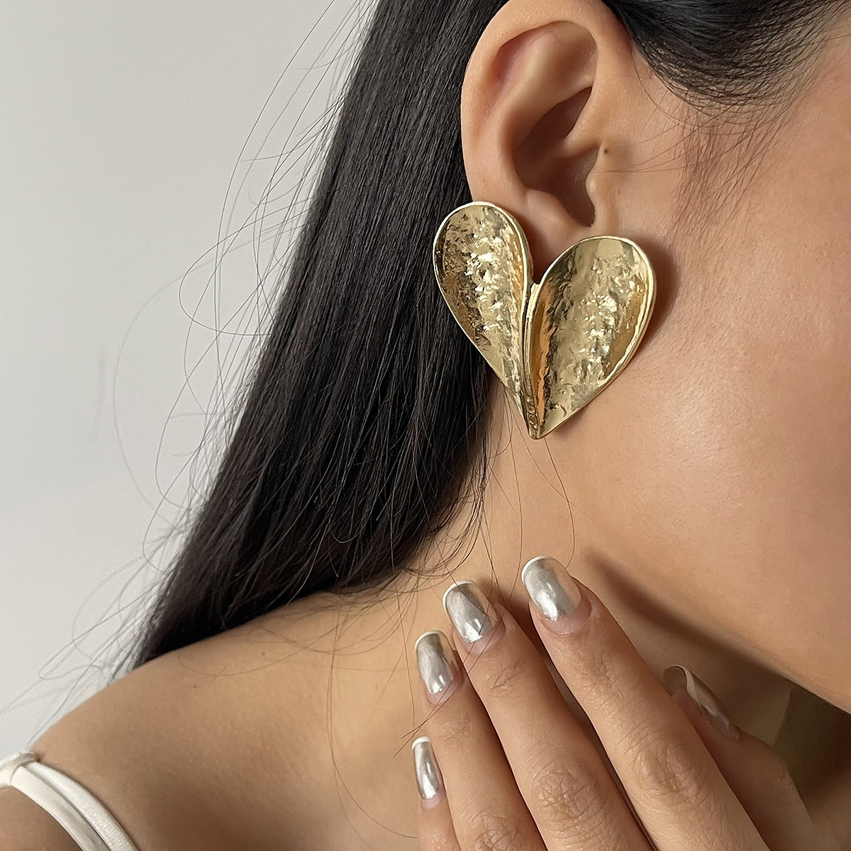 Ins Style 3D Concave Heart Shape Alloy Stud Earrings with Plated Finish for Women