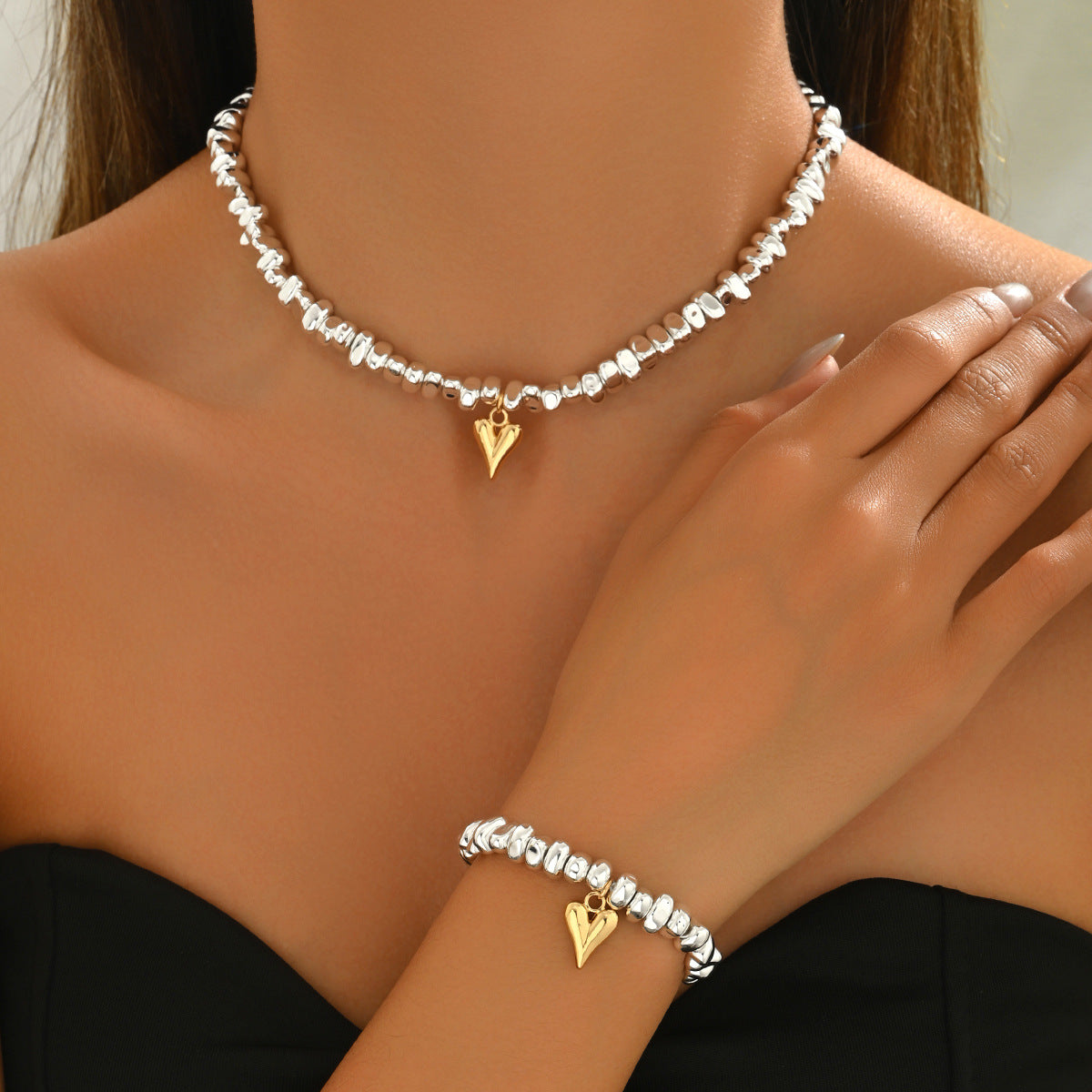 Set di collana e braccialetto da donna con ciondolo a cuore geometrico in lega e finitura placcata