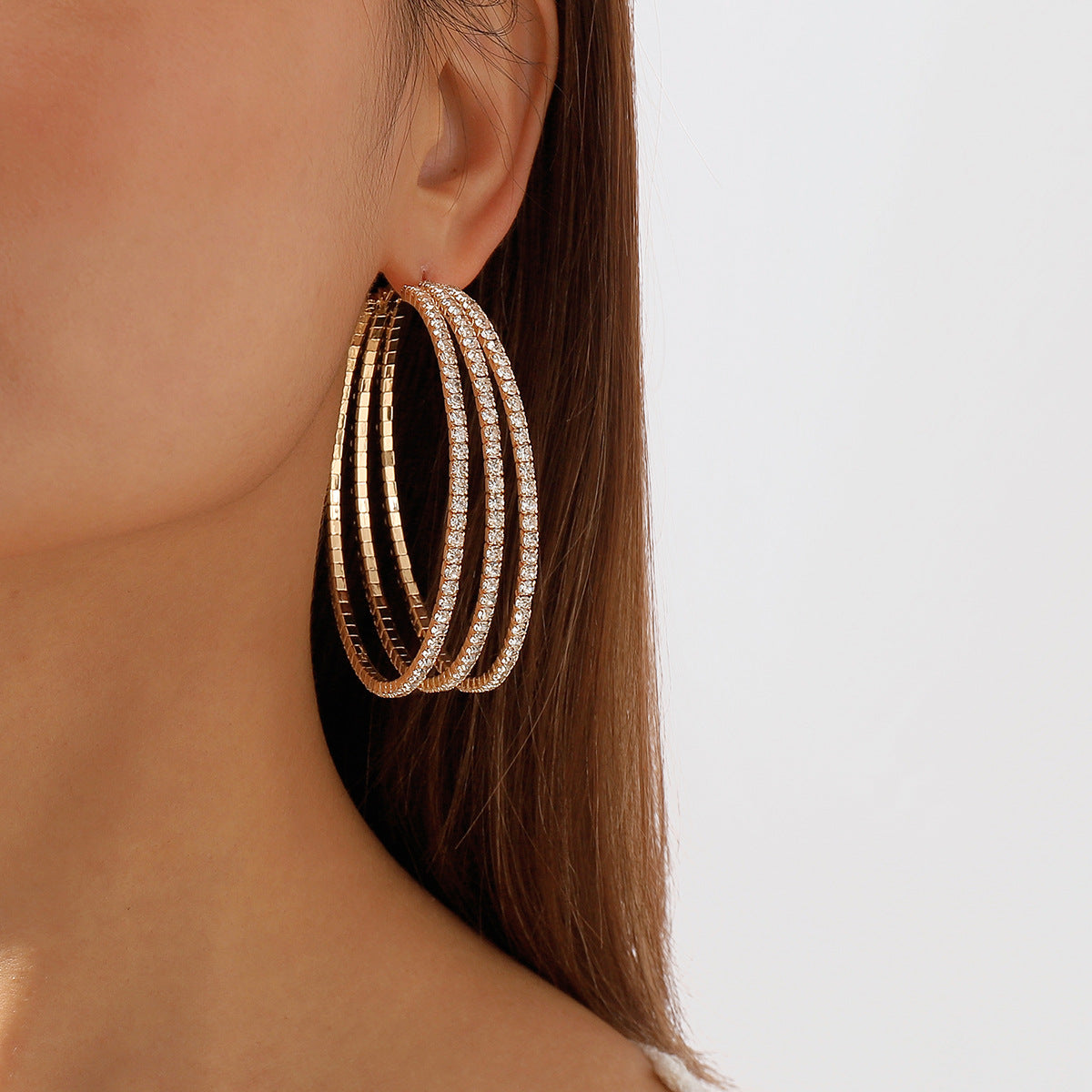 Pendientes de círculo geométricos superpuestos para mujer con incrustaciones de diamantes de imitación y construcción de aleación chapada