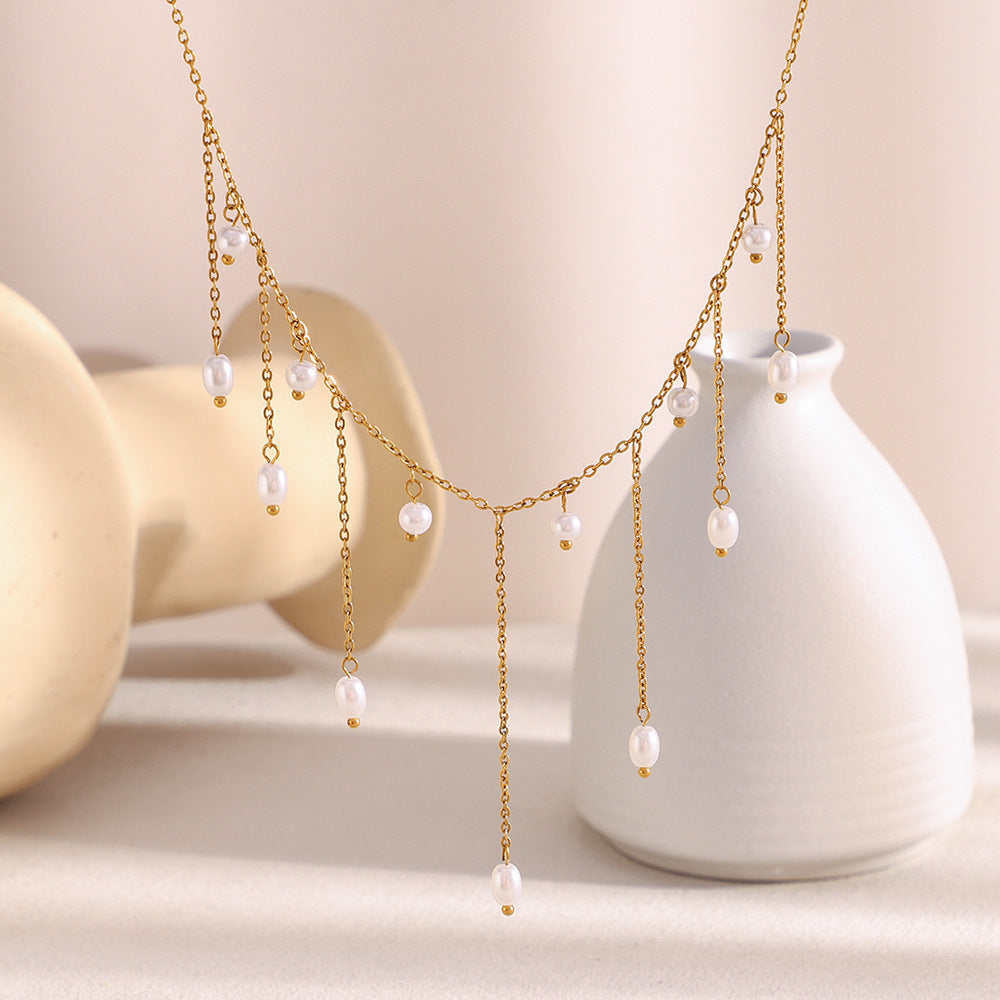 Fashionable Vintage-Inspired Geometric Pendant Necklace in Stainless Steel with 18K Gold Plating and Imitation Pearl Fringe for Women