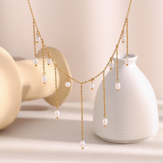 Fashionable Vintage-Inspired Geometric Pendant Necklace in Stainless Steel with 18K Gold Plating and Imitation Pearl Fringe for Women