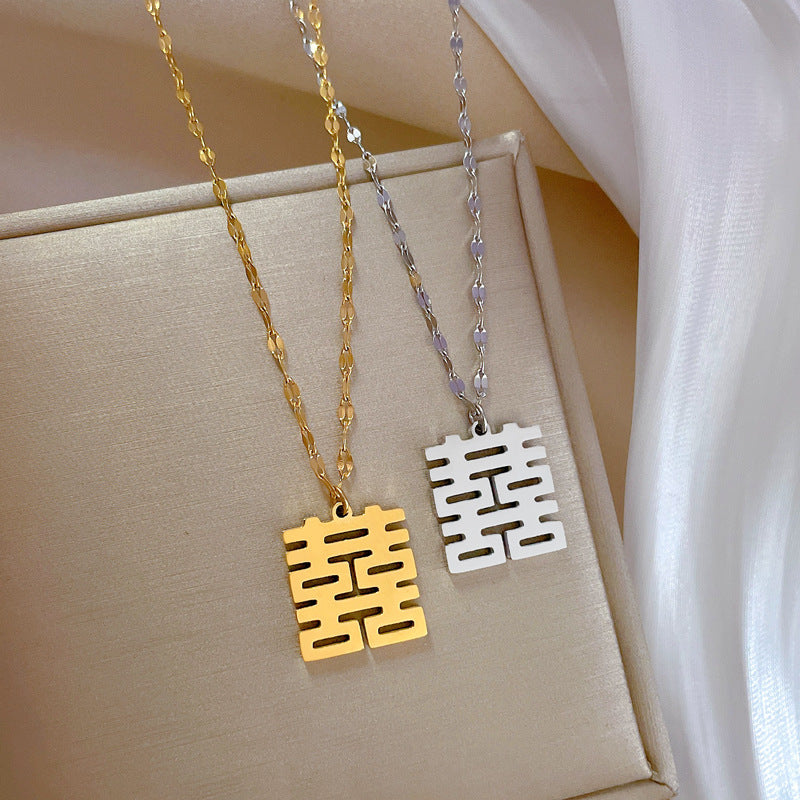 Collar con Colgante Minimalista Geométrico de Doble Felicidad para Mujer de Acero de Titanio Bañado en Oro Real con Cadena de Guardapelo