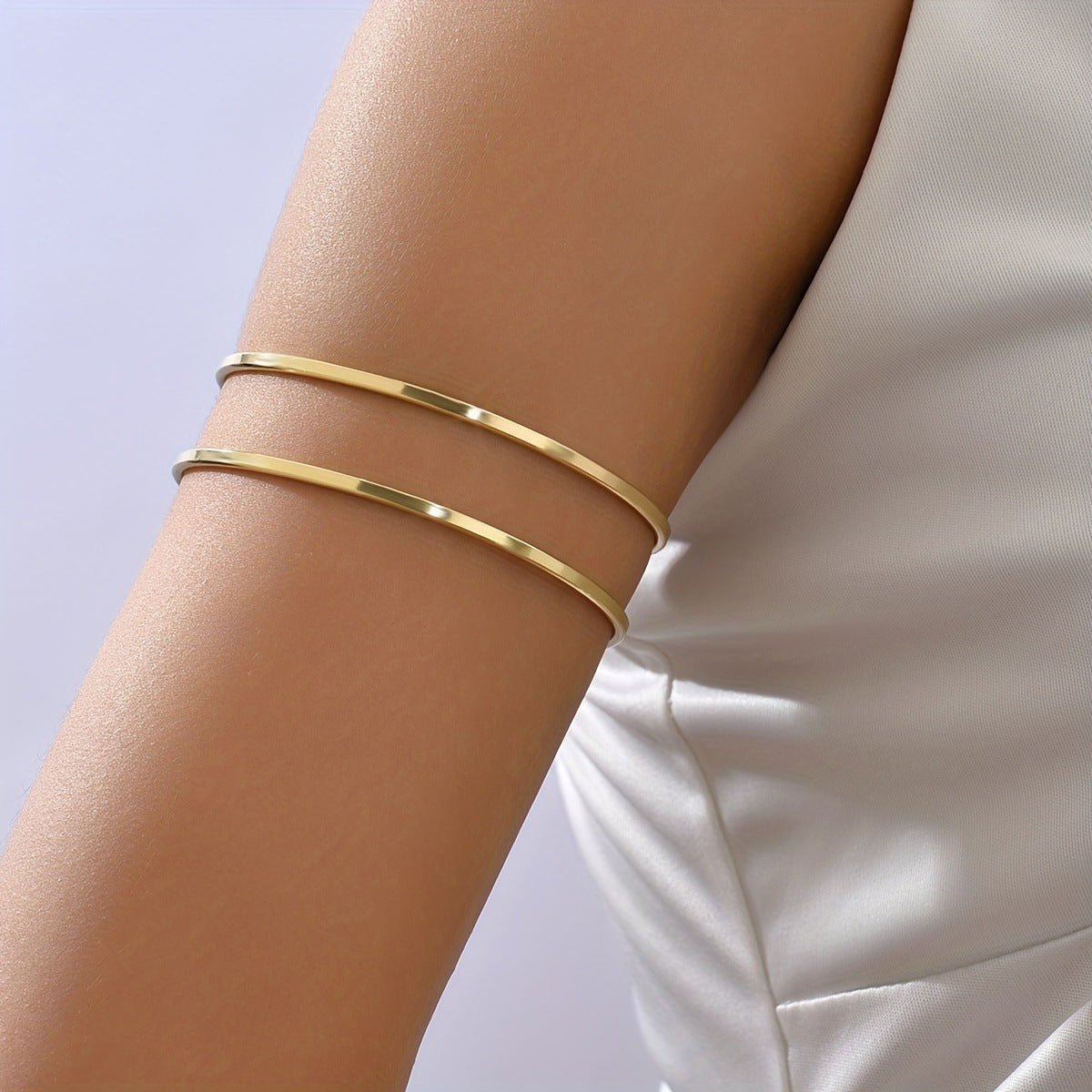 Pulsera Larga Irregular Estilo Lujoso para Mujer Brazalete Abierto Ajustable Hecho de Aleación de Zinc con Acabado Galvanizado