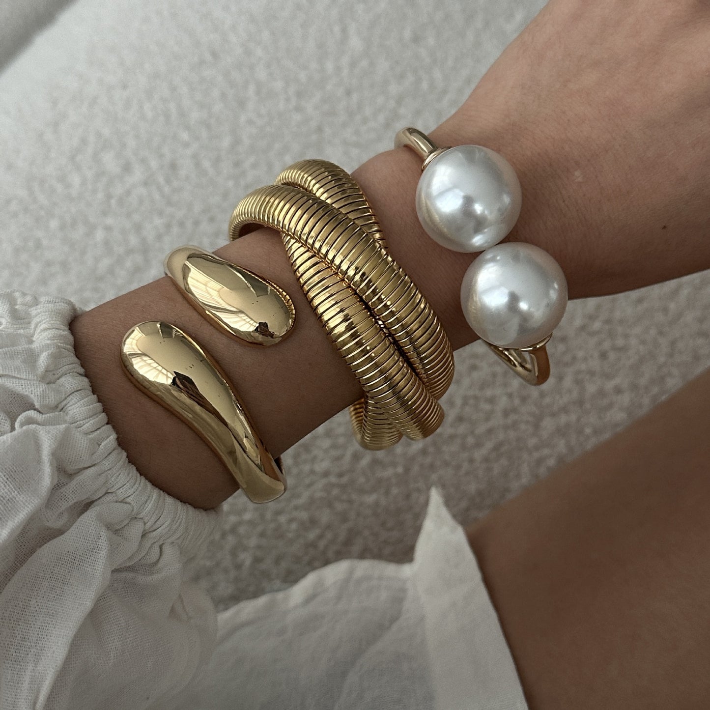 Fashion Minimalist Geometric Metal Plated Cuff Bracelet with Pearl Inlay for Women