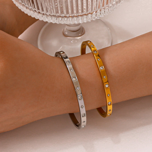 Bracciale Minimalista Ottagramma in Acciaio Inossidabile con Dettaglio Stella Micro-Pavé e Finitura Placcata
