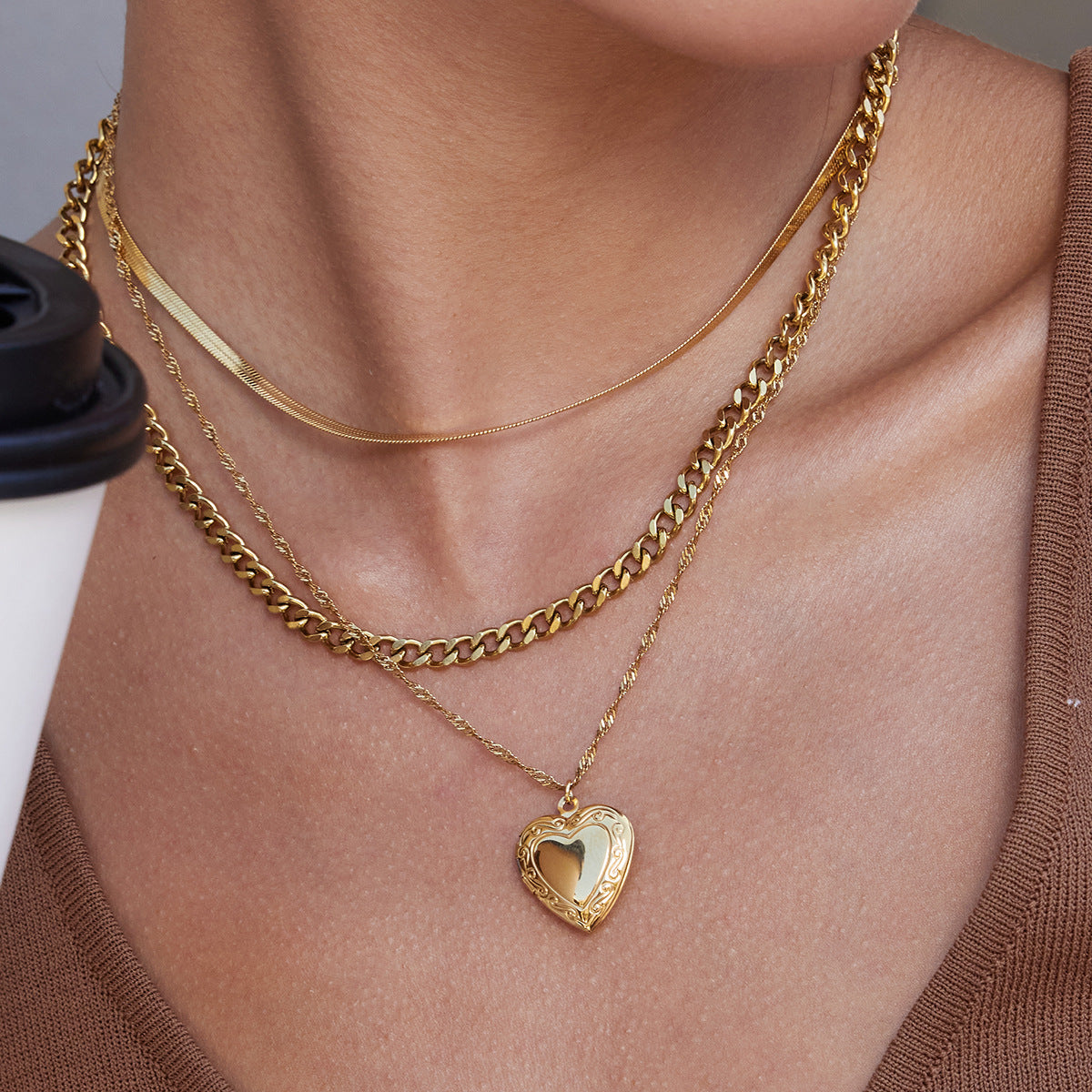 Collana Pendente Minimalista a Cuore in Acciaio al Titanio con Finitura Placcata per Donna, Catena a Medaglione in Acciaio Inossidabile