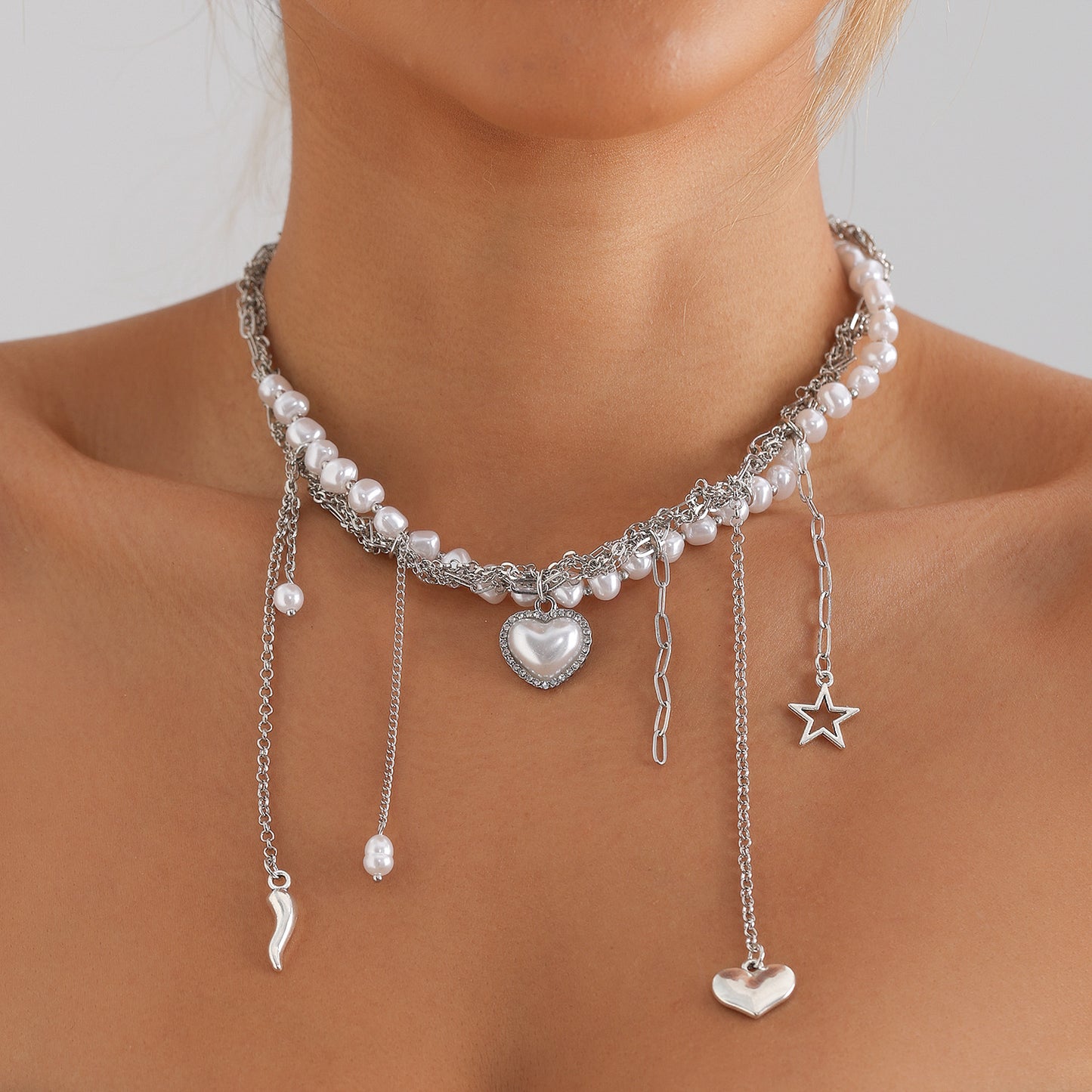 Collar con colgante vintage bohemio en forma de corazón con borla y detalles de perlas para mujer, cadena de aleación con baño de oro