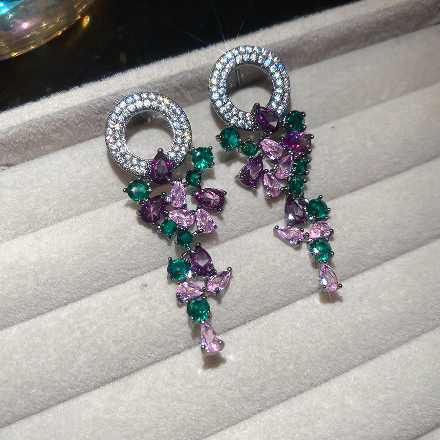 Orecchini geometrici a goccia stile vintage con intarsio di zirconi, base in rame e perni in acciaio inossidabile