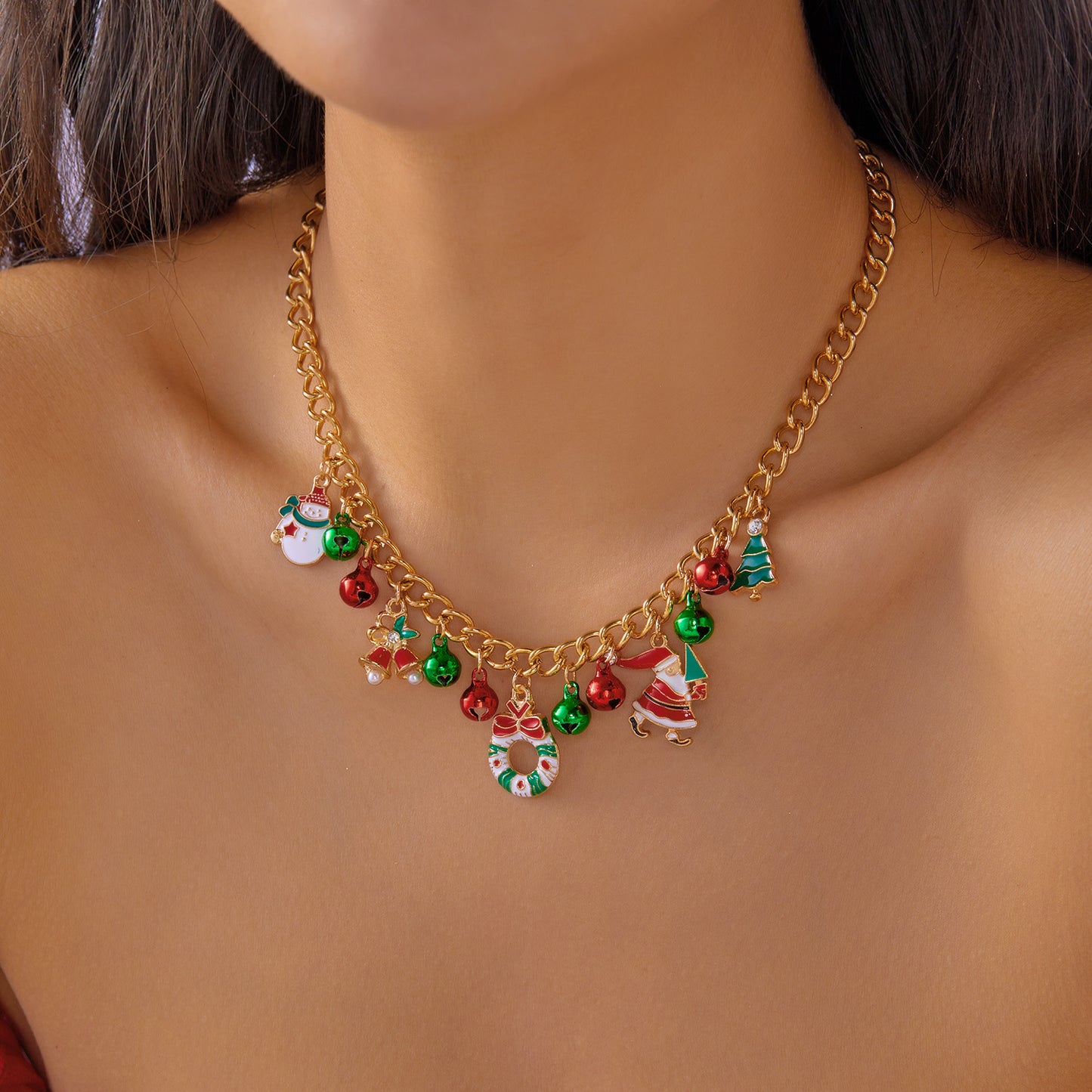 Collana con Pendente in Lega a Tema Natalizio con Ciondoli a Renna e Campanella, Elettroplaccata, Stile Minimalista e Dolce per Donna