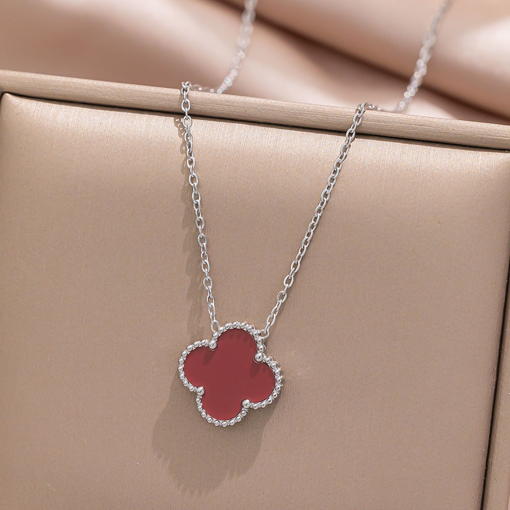 Set di collana, bracciale e orecchini in acciaio al titanio di lusso a forma di trifoglio con finitura placcata, catena a O, catena per clavicola e design ipoallergenico