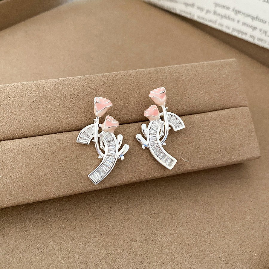 Pendientes de botón minimalistas florales de circonita en cobre chapado con postes de acero inoxidable para mujer