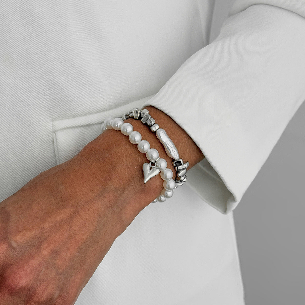 Minimalist Geometric Heart Resin Bracelet with Faux Pearl Plated Finish for Women