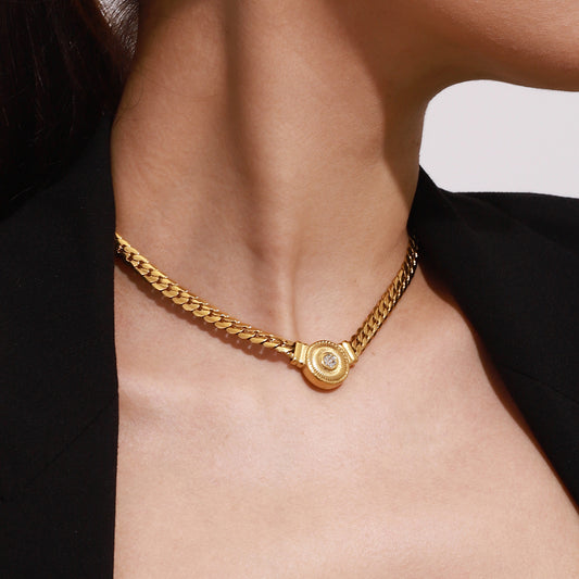 Collana con ciondolo geometrico in acciaio inossidabile con intarsio di strass, catena placcata in acciaio al titanio, elegante collana da donna retrò minimalista per clavicola