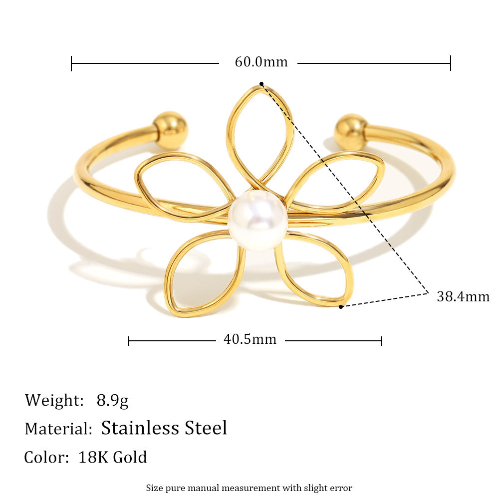 Bracciale minimalista a triplo strato in acciaio inossidabile con placcatura in oro 18 carati, design floreale impreziosito da perle e dettaglio a linea annodata per donna
