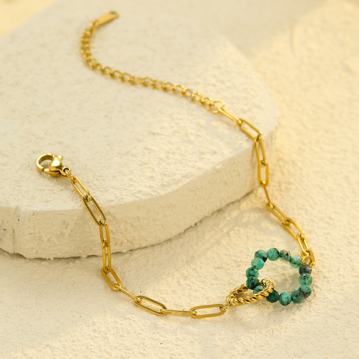 Bracciale circolare intrecciato da donna in stile vintage, realizzato in acciaio inossidabile con finitura placcata e dettagli in pietra naturale