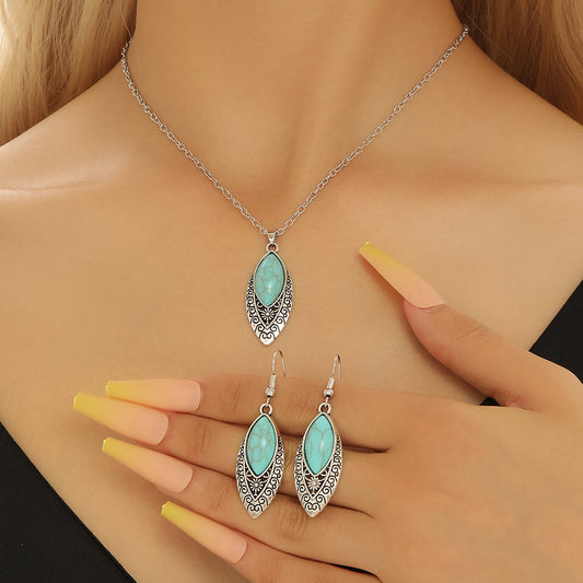 Set di collana con ciondolo turchese floreale bohémien traforato e orecchini abbinati da donna