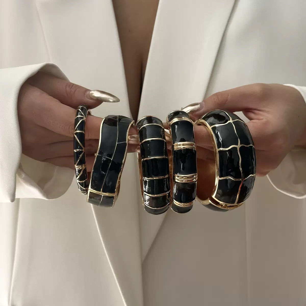 Bracciale in lega placcato oro con gocce geometriche