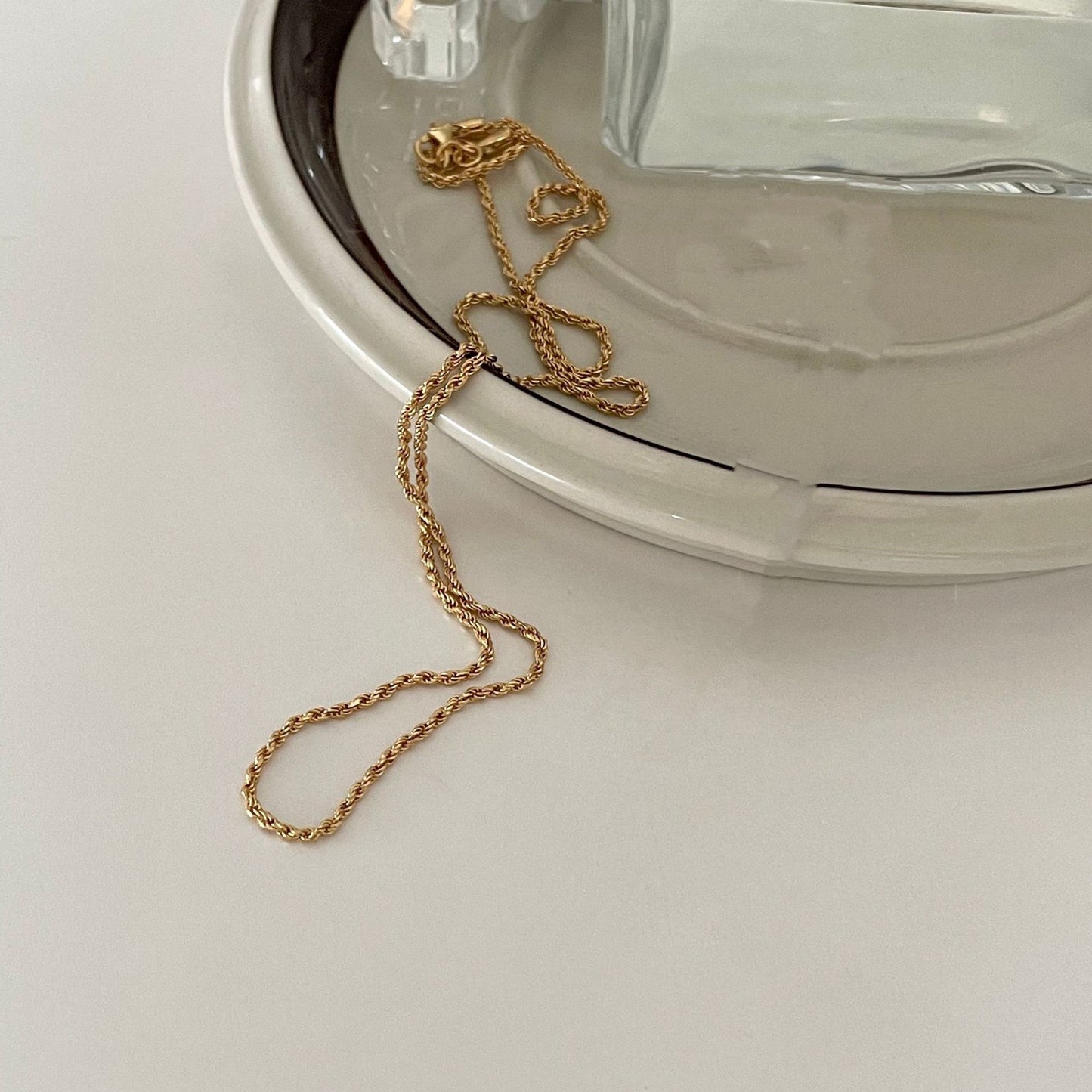 Collar Pendiente Minimalista Retro de Cáñamo Trenzado para Mujeres y Hombres Cadena de Acero Titanio Chapado con Diseño de Cuerda Texturizada