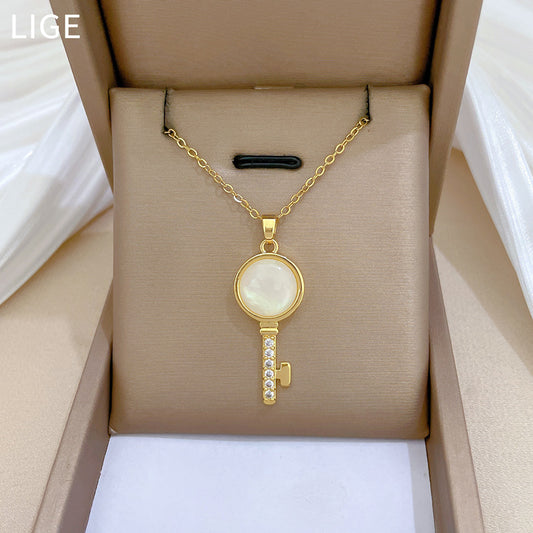 Collar de lujo dulce geométrico con colgante de diamantes de imitación y cadena de acero de titanio unisex