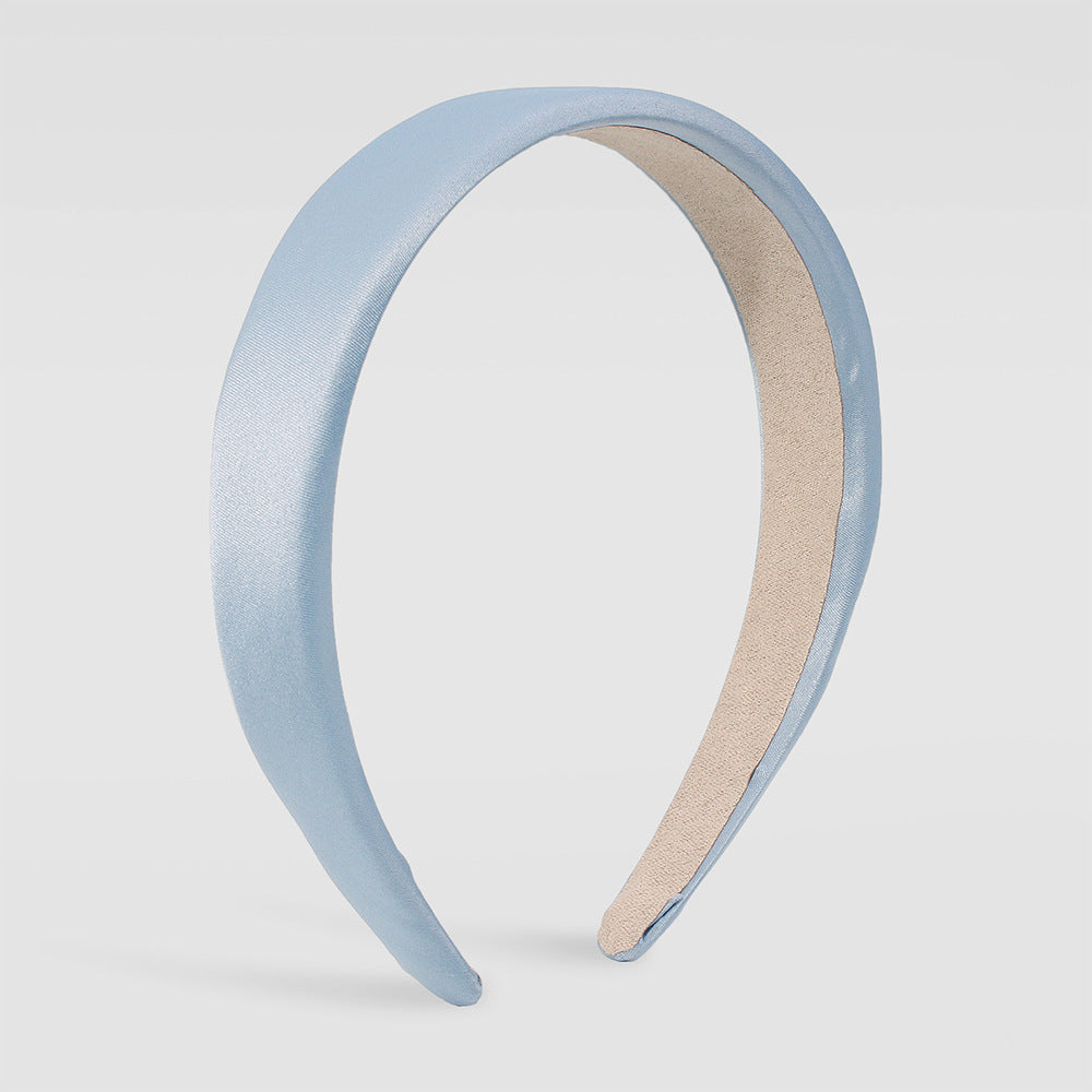 Diadema de tela en tonos pastel para mujer con diseño circular y acabado artesanal