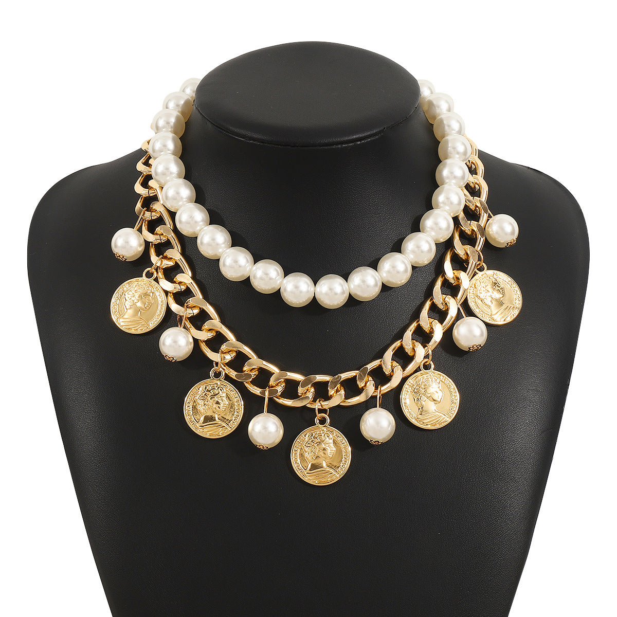 Collana da donna con ciondolo a doppio strato in perle stile vintage, medaglione con regina in rilievo e nappina