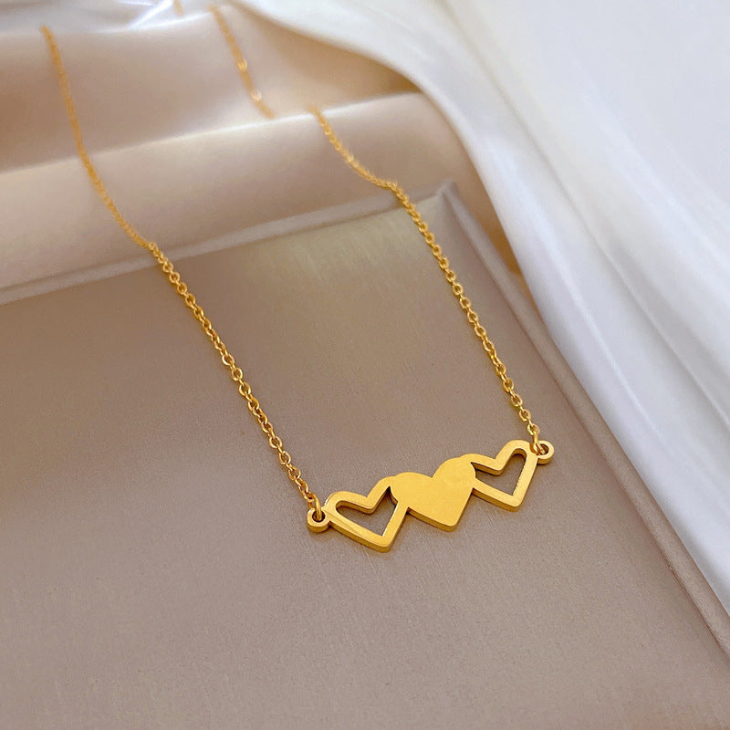 Collana Pendente a Cuore Minimalista in Acciaio al Titanio per Donna e Uomo con Finitura Placcata Oro e Catena Regolabile