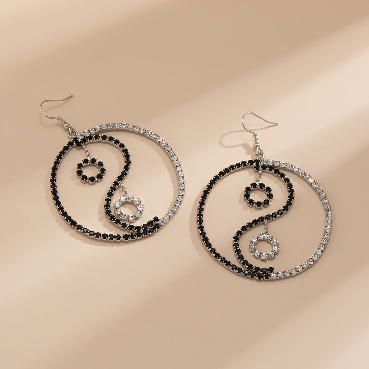 Pendientes de botón geométricos Yin Yang vintage para mujer con metal galvanizado y detalles de diamantes de imitación