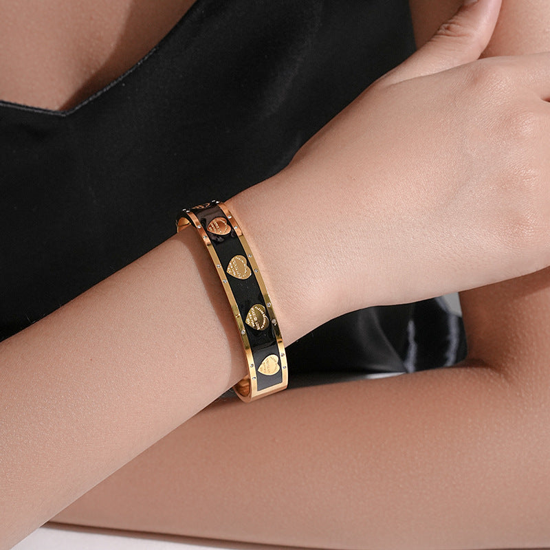 Bracciale Minimalista in Acciaio Inossidabile da Donna con Placcatura in Acciaio al Titanio e Intarsio di Strass a Forma Geometrica Ovale