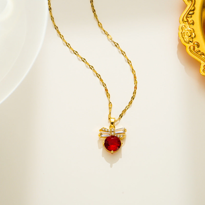 Elegante Collar con Colgante de Lazo para Mujer en Acero Titanio con Incrustaciones de Pedrería y Cadena Ondulada