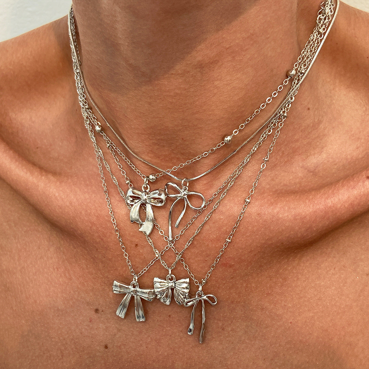 Minimalist Bow-Shaped Alloy Pendant Necklace for Women with Plated Finish and Snake Chain Design