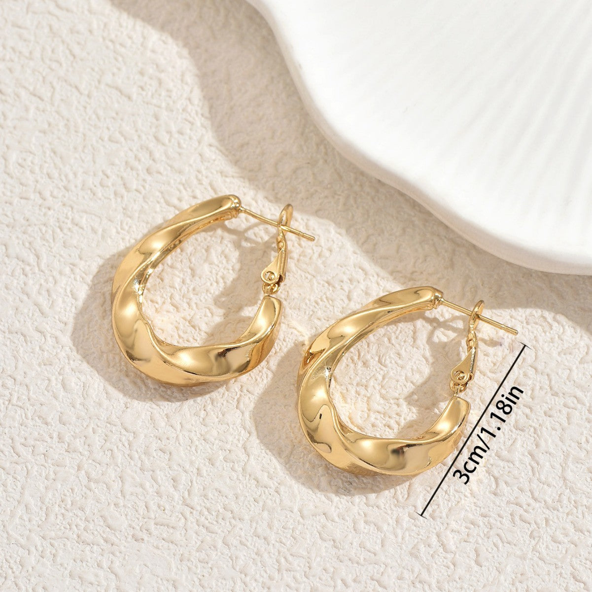Chic Geometric Twisted Polished Plated Zinc Alloy Stud Earrings for Women
