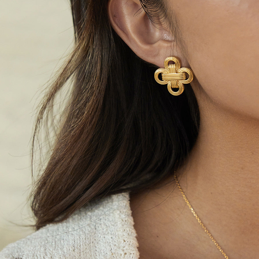 Orecchini a perno ipoallergenici in acciaio inossidabile placcato a forma di trifoglio minimalista da donna