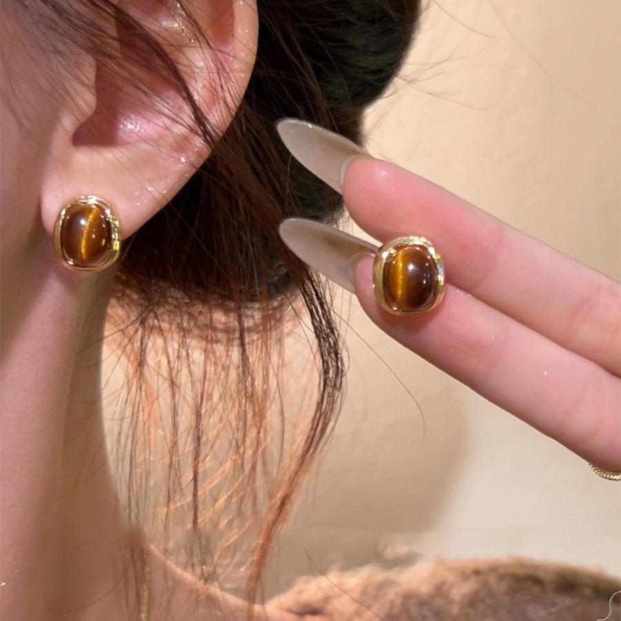 Pendientes de tuerca ovalados de ojo de tigre estilo Maillard vintage con postes de plata 925 bañados en oro de 18 quilates