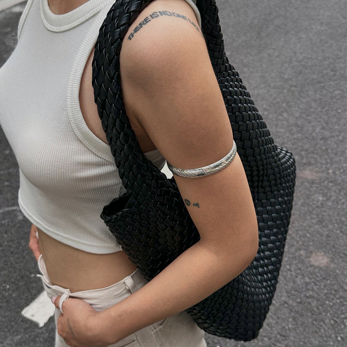 Pulsera geométrica irregular minimalista de aleación con acabado chapado para mujer