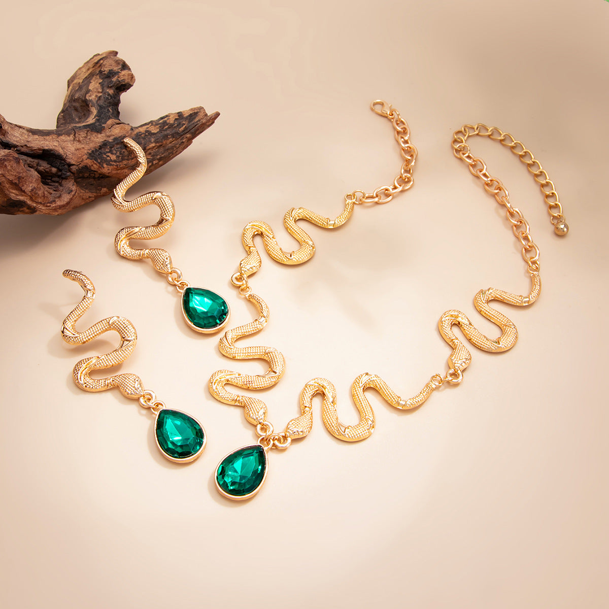 Luxury Minimalist Plated Iron Snake Shape Necklace with Gemstone Acrylic Pendant for Women