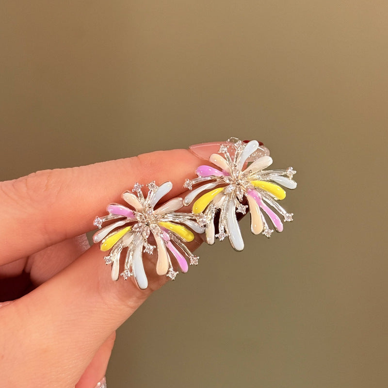 Orecchini a perno a fuoco floreali minimalisti in zircone da donna con finitura smaltata e perni in acciaio inossidabile