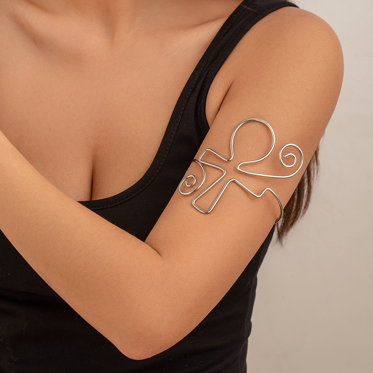 Brazalete de puño con diseño de flor retorcida irregular de moda en hierro galvanizado con diseño exagerado y distorsionado