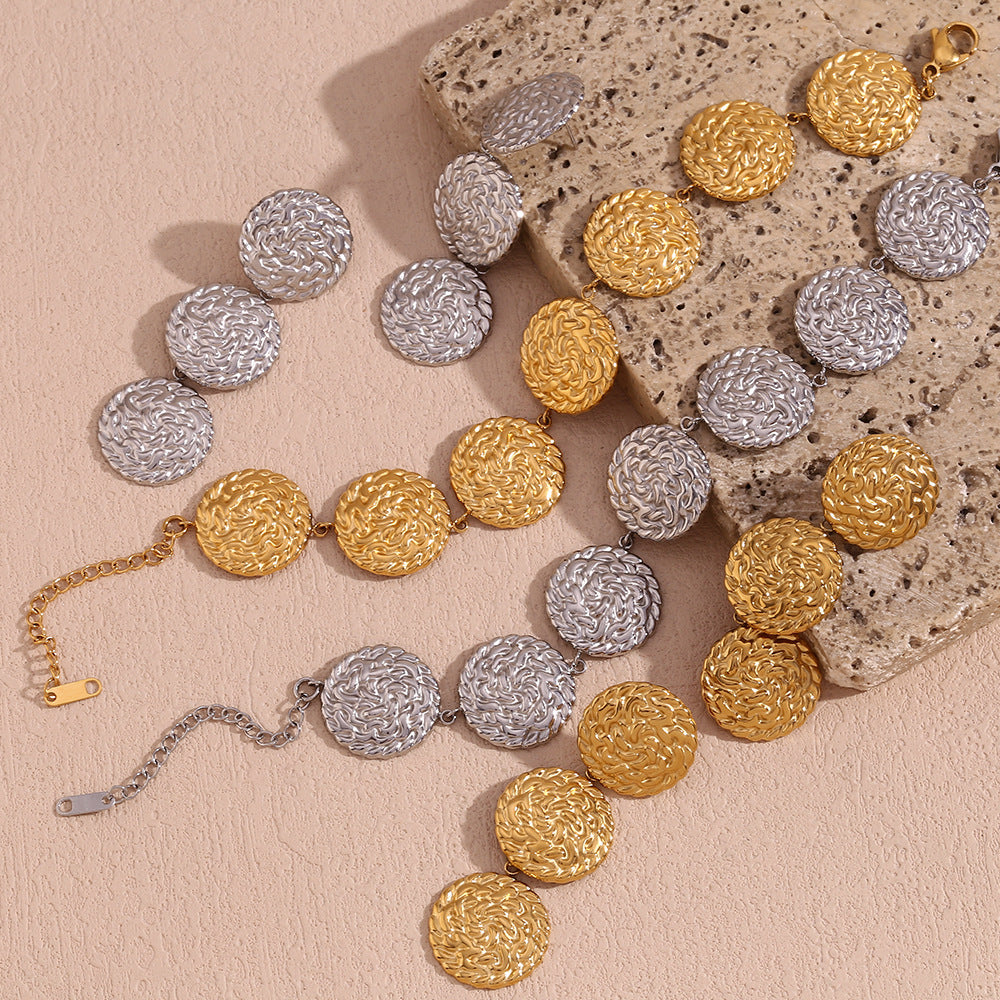 Pulsera Redonda de Acero Inoxidable con Textura Martillada Geométrica y Chapado en Oro de 18K para Mujer