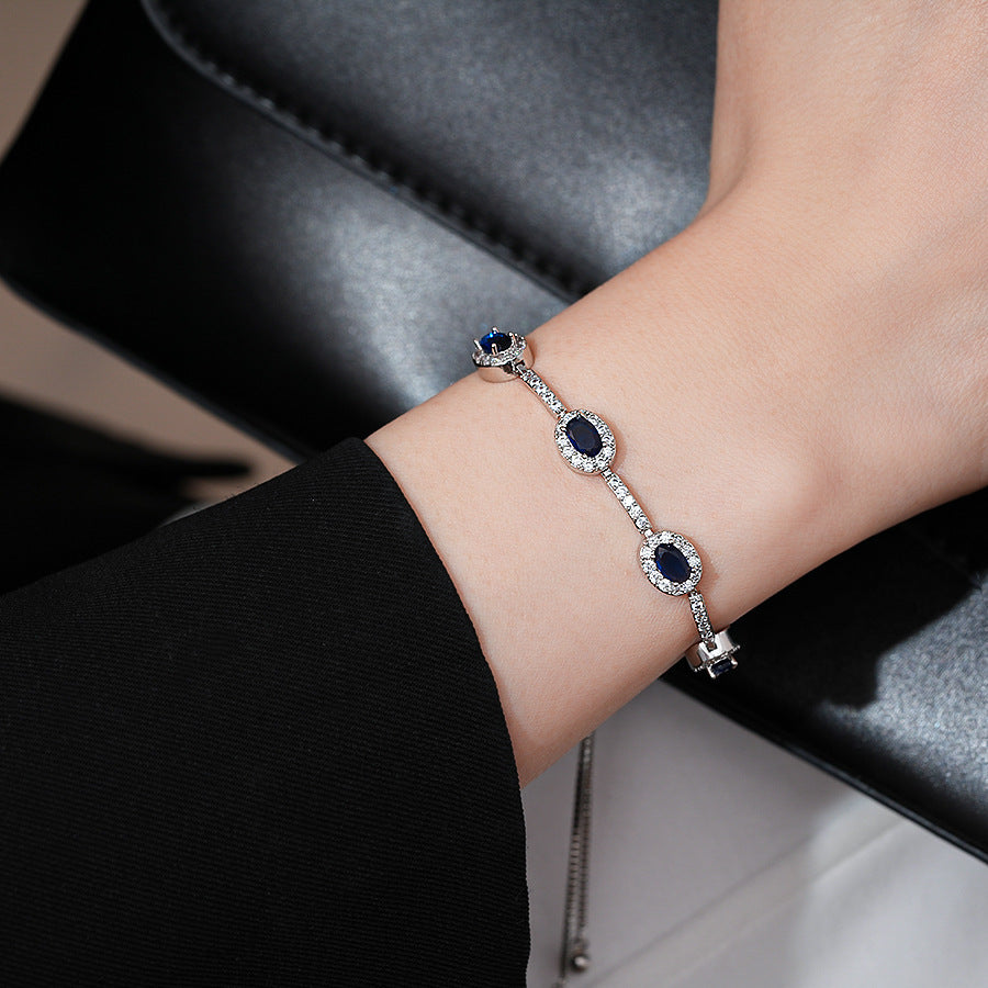 Elegant Heart-Shaped Gold-Plated Zirconia Bracelet for Women with Delicate Luxury Aesthetic