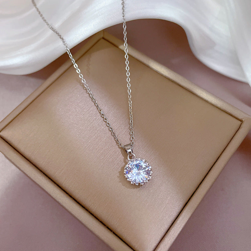 Collar con colgante geométrico de lujo minimalista con diamantes de imitación en acero de titanio y oro para mujer