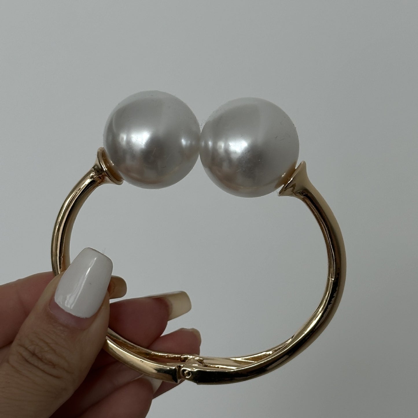 Fashion Minimalist Geometric Metal Plated Cuff Bracelet with Pearl Inlay for Women