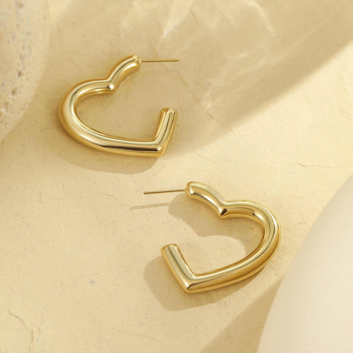 Pendientes de acero inoxidable con forma de estrella y corazón geométricos con baño de oro para mujer, elegantes para la oficina