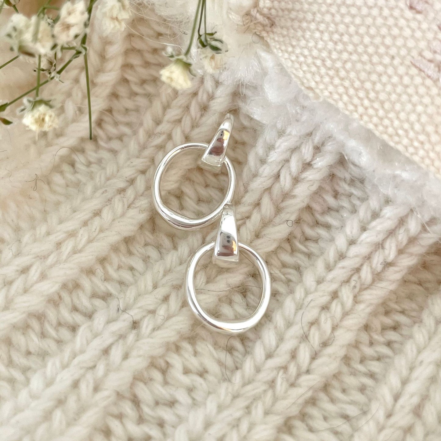 Minimalist Geometric Star-Shaped S925 Sterling Silver Hoop Earrings with Handcrafted Finish
