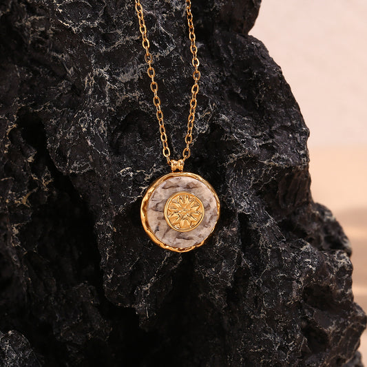 Collana con ciondolo rotondo in acciaio inossidabile placcato oro 18 carati con motivo solare in marmo naturale geometrico minimalista