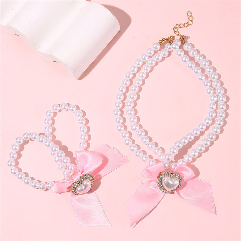 Elegante collar de perlas de doble capa para niñas con lazo y colgante de corazón en estilo estético crema, joyería de resina