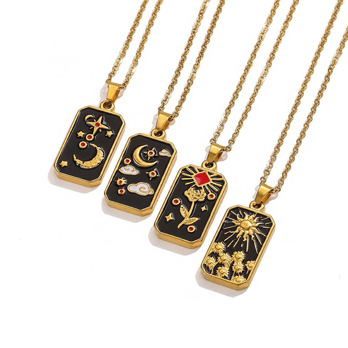 Collana con ciondolo a forma di tarocco vintage da donna con design a rilievo 3D in acciaio al titanio con finitura placcata