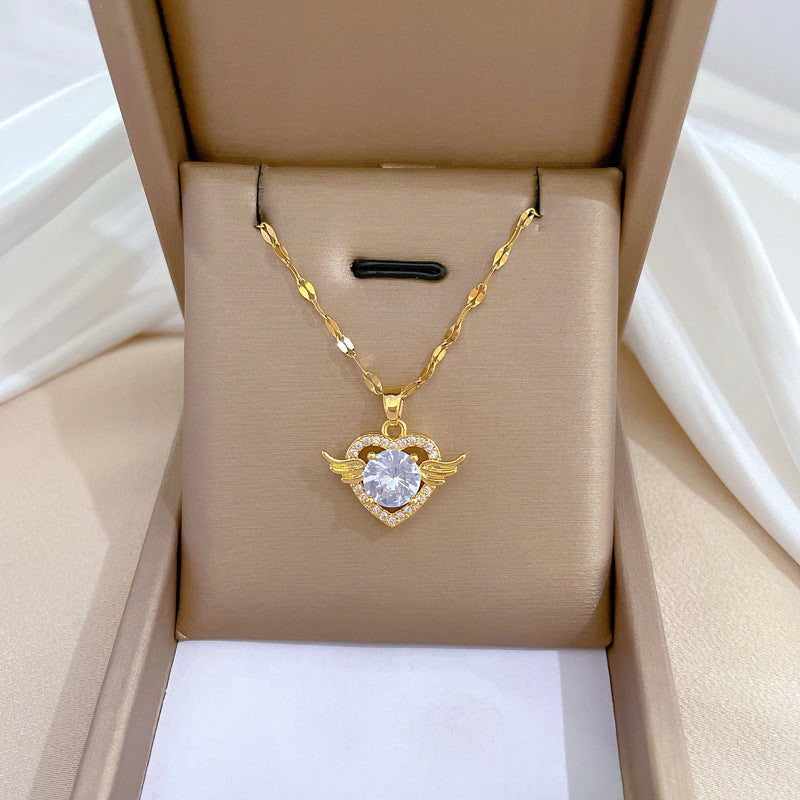 Collana Minimalista con Catena a Labbra in Acciaio al Titanio con Pendente in Rame e Intarsio di Strass