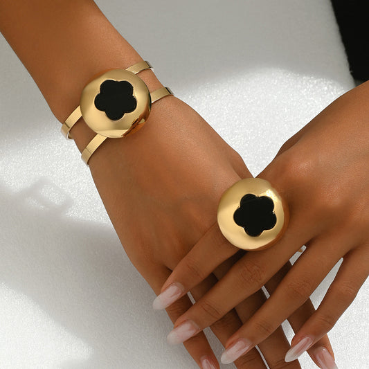 Set anello e bracciale in lega in stile floreale minimalista con intarsio a fiore di prugno da donna