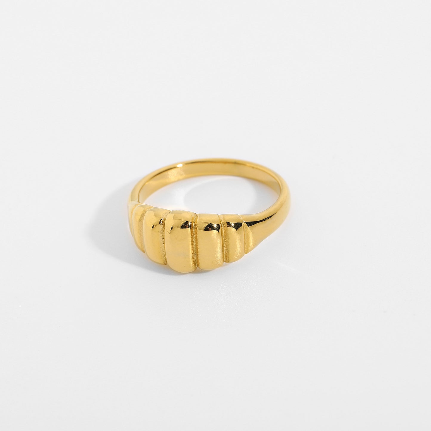 Anello minimalista geometrico a forma di corno in acciaio inossidabile placcato oro da donna